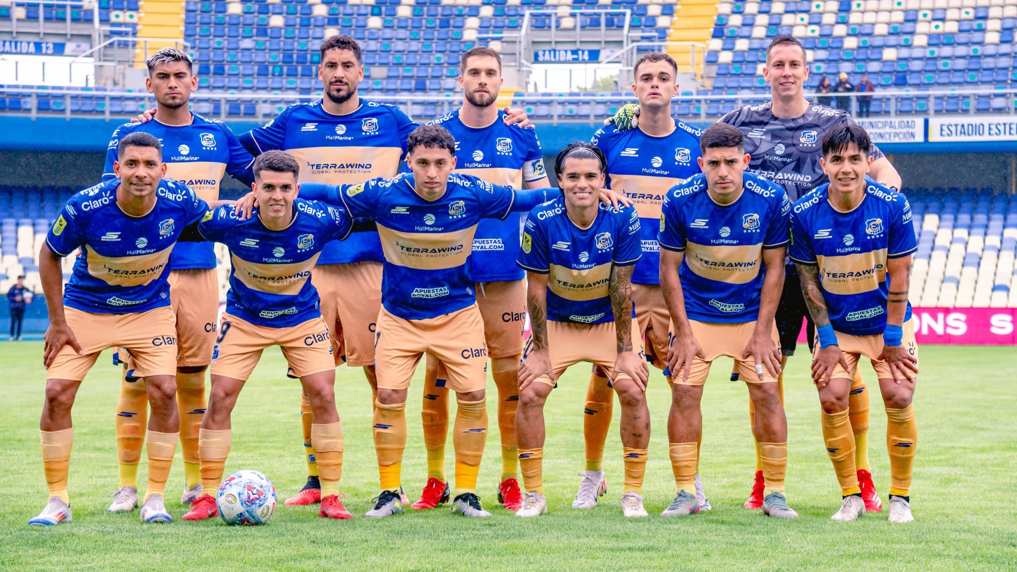 Plantel de Everton 2026 formado en la cancha